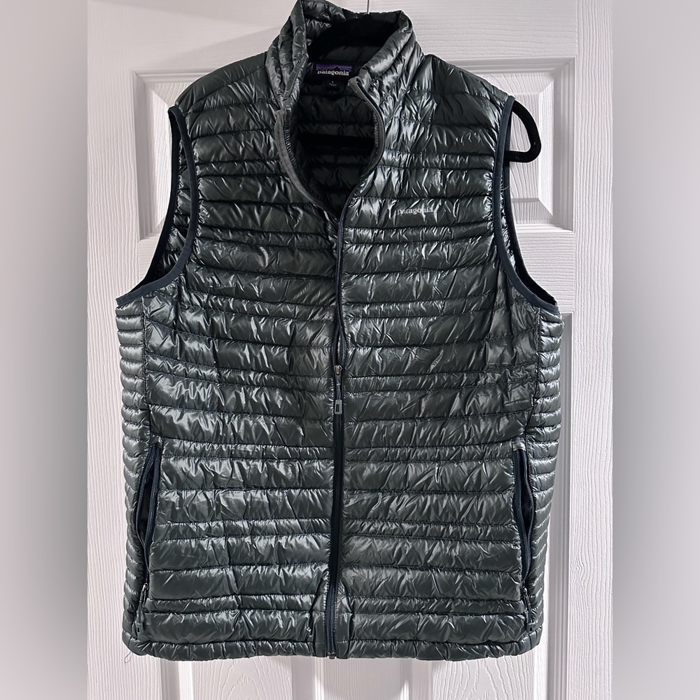 Patagonia Ultralight Light Down Vest Men Size L Dark Green
